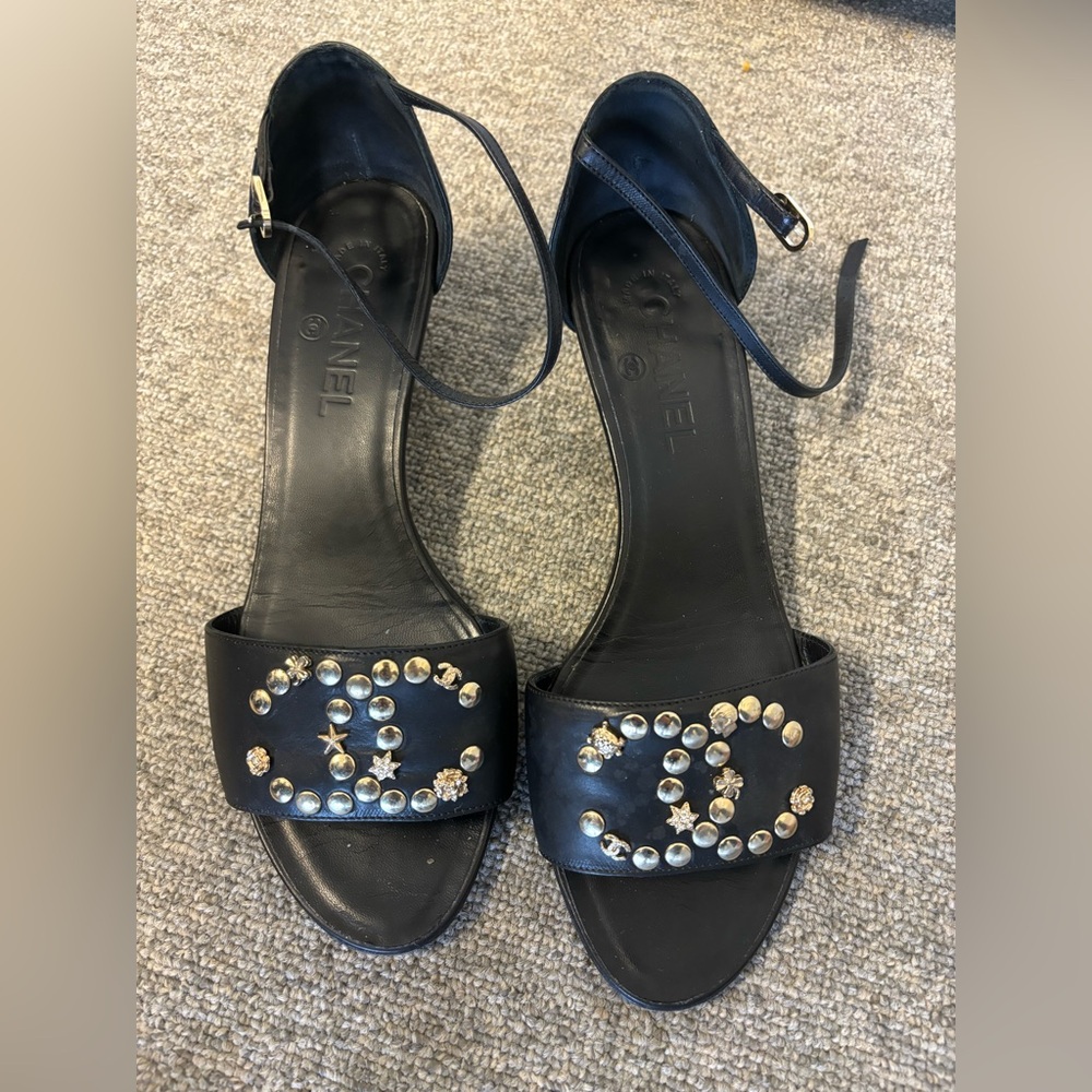 Vintage Chanel kitten embellished kitten heels